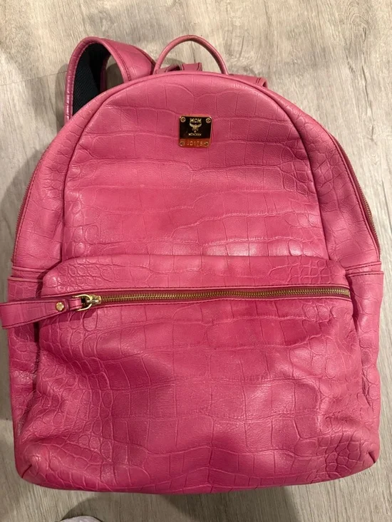 MCM Stark Large Fuchsia Croc-Embossed Leather Full Size Backpack - Picture 12 of 14